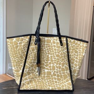 Kempton and Co Gilaugh Tauton Canvas and Leather Giraffe Print Tote Bag NWOT